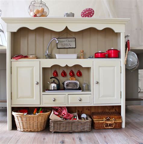 Apparently diy play kitchens have been all the rage for the past few years. 2 Crafty 4 My Skirt: Round Up ~ Adorable DIY Kitchens for Kids