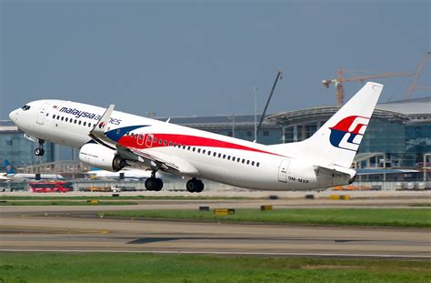 One version with 150 economy class seats and a second version with 144 economy class seats. Malaysia Airlines Boeing 737-800 Takeoff - AERONEF.NET