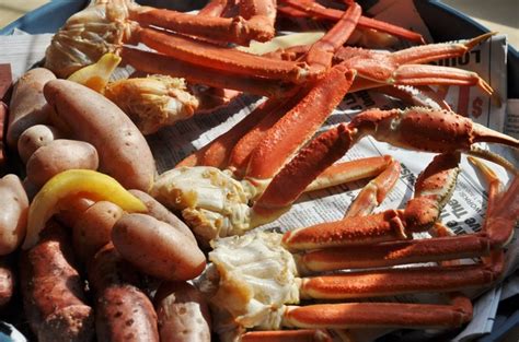 Start off your seafood boil by bringing 6 to 8 quarts water to a rolling boil. Cajun Boiled Snow Crab Legs | Cooking seafood, Lobster ...