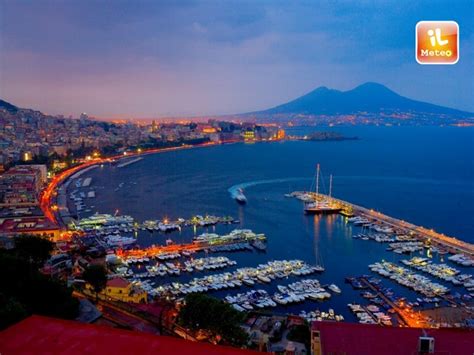 Oltre le condizioni climatiche generali di napoli è obbligatoria la suddivisione in tre differenti microclimi, proprio per la particolarità morfologica del territorio della città. Meteo NAPOLI: Estate di San Martino con oltre 20 gradi, ma piogge Giovedì » ILMETEO.it
