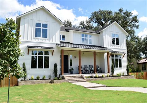 The Best White Modern Farmhouse Exterior Paint Colors White Farmhouse