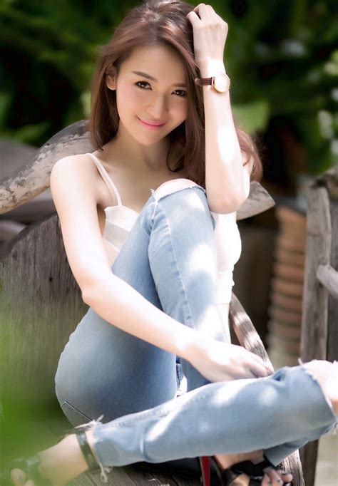 Petite Fille Asiatique Mignonne Photos De Femmes