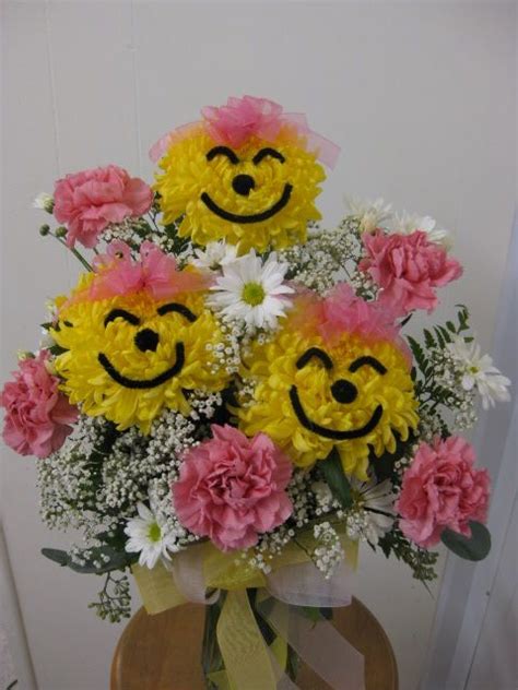 Make Someone Smile With This Cute Happy Face China Mum Bouquet Mum