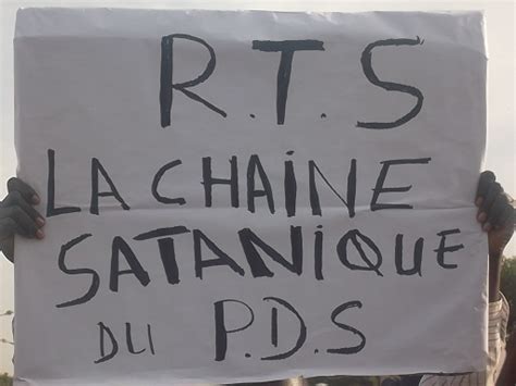 À cette même date, la chaîne rts deux est transmise en hd sur le satellite et sur les réseaux de télévision numériques câblés. La Rts trainée dans la boue