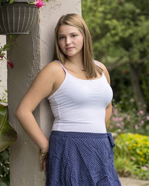 High School Senior Portrait Poses For Girls