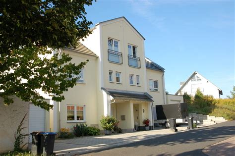 Mai 1880 als sohn des papierchemikers ernst kirchner und dessen frau maria elise, geborene franke, in aschaffenburg geboren. Doppelhaus | Haus, Immobilien, Aschaffenburg