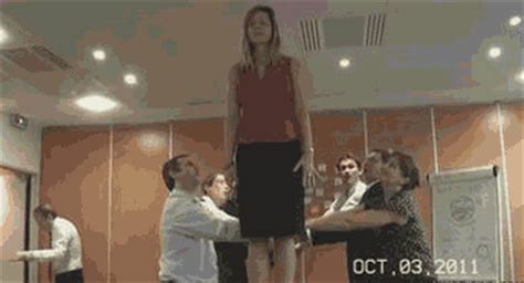 Gifs That Prove People Falling Is Funny 40 Gifs