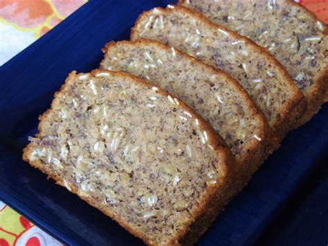 How to prepare low calorie : The Well-Fed Newlyweds: Low Fat Oatmeal Banana Bread