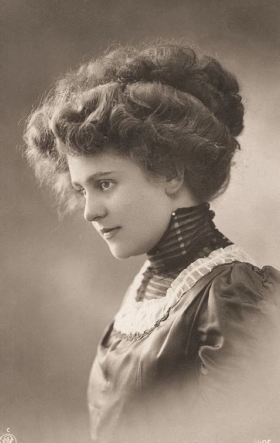 English Lady Turn Of Century Edwardian Hairstyles Gibson Girl