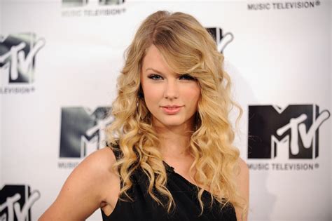 Taylor Swift The Throwback Songs That Made Her Famous Stacker