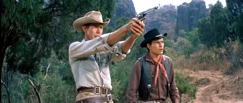 A bandit terrorizes a small mexican farming village each year. 「荒野の七人」"Magnificent Seven"(1960)
