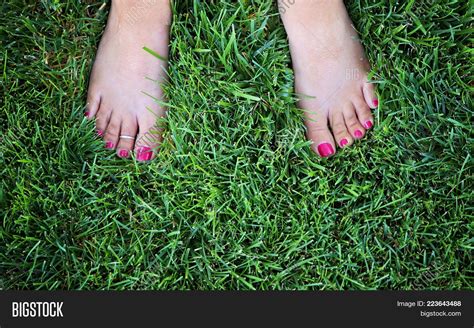 Pretty Bare Feet Woman Image And Photo Free Trial Bigstock
