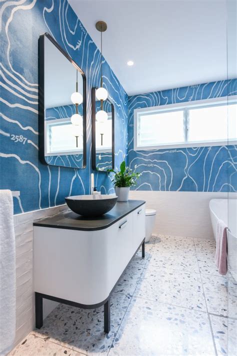 Waterproof Wallpaper The Star In Interior Designer S Bold Bathroom The Interiors Addict