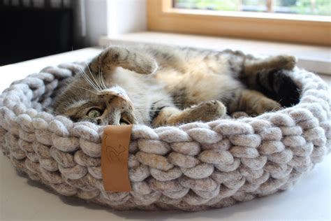 Katzenbett ▷ im test und vergleich selber basteln + anleitung tipps bewertung und eigene erfahrung praxistest weitere wissenswerte informationen. KATZENBETT Wollkuschler NATURpur | wolliges Katzenbett mit Chic