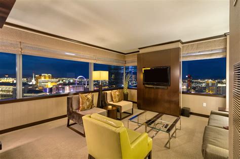The hotel with the most 2 bedroom suites is caesars palace. Bellagio Fountain View Suites - 2 bedrooms suites at Vdara ...