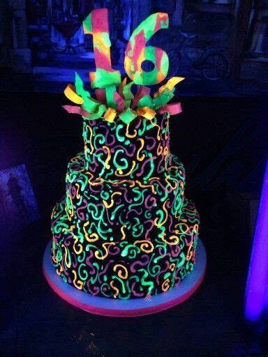 Glow In The Dark Cake This Cake Glows Under A Blacklight We Used