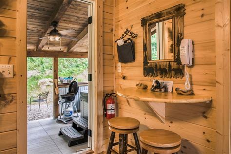 Located ideally next to mountain biking trails, across the street from golf course, quick walk to big bear mountain ski resort a few mins drive to village!! Snuggle Bear Bungalow Log Cabin - Carefree Cabins, LLC