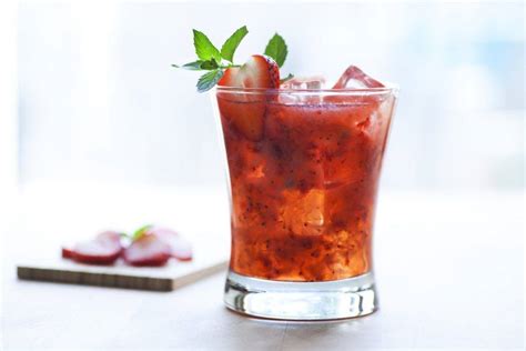 Check spelling or type a new query. Aperitivo alle Fragole, fresco e dissetante - RicettaSprint.it
