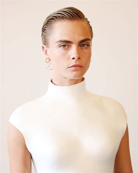 Cara Delevingne Says You Need 2 Makeup Products E Online Au