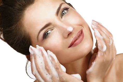 Did You Know That These Face Washing Mistakes Can Age You Salty And