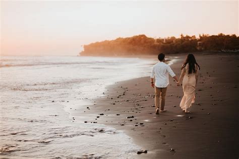 Gaya Berfoto Dengan Pasangan Di Pantai Homecare