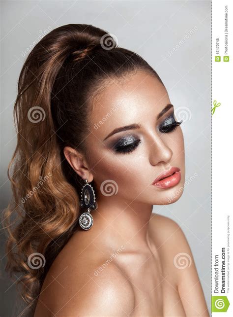 Beauty Brunette Fashion Model Girl With Long Healthy Curly Brown Hair Ponytail Stock Image