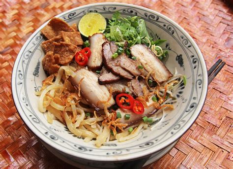 Tapi secara terminologi istilah oncom ini belum bisa dipastikan apakah. 12 Kuliner khas Vietnam yang Lezat dan Populer - RedDoorz Blog
