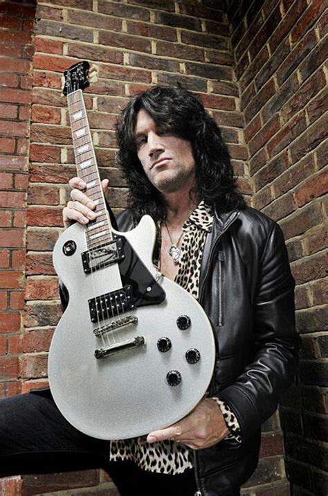 Tommy Thayer Kiss Photo 33374139 Fanpop