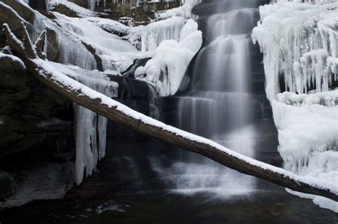 12 Of The Best Trails To Hike In The Winter In Illinois Far And Wide