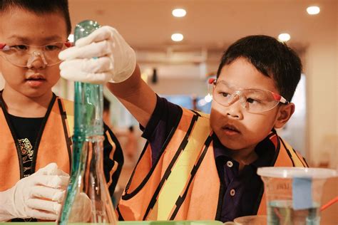 Seperti banyak negara berkembang lainnya, indonesia belum dianggap sebagai negara yang terkemuka di dunia dalam perkembangan sains dan teknologi. Bermain Sambil Belajar, Yuk, Kenalkan Permainan Berbasis ...
