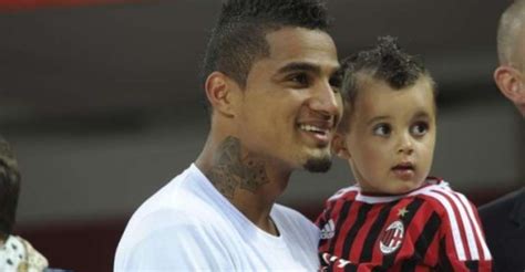Ibrahimovic kembali ke ac milan pada januari menurut boateng, ibrahimovic adalah sosok yang bisa menciptakan perubahan di ac milan. OFFICIAL: AC Milan complete Kevin-Prince Boateng signing