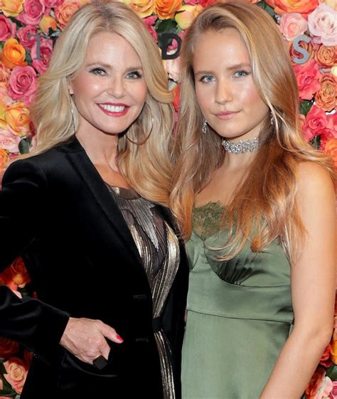 Christie Brinkley Twins With Daughter Sailor In Nyc Toofab Scoopnest