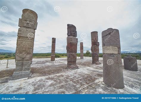 The Atlantean Statues Of Tula Stock Photo Image Of Tour Toltecs