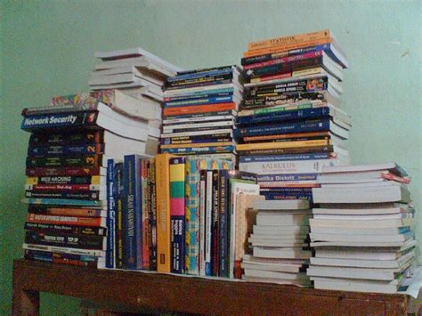buku diatas meja - lt 3 | lantai atas rak meja buku | Flickr