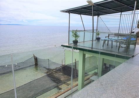 Now you can have fun at the resort without spending too much money, yet you still can enjoy all the we offering you holiday apartment family suite (water park view) with 2 rooms for rent (directly from the owner) at a very reasonable price. 3year old Beach house Catmon Cebu with private sea pool ...