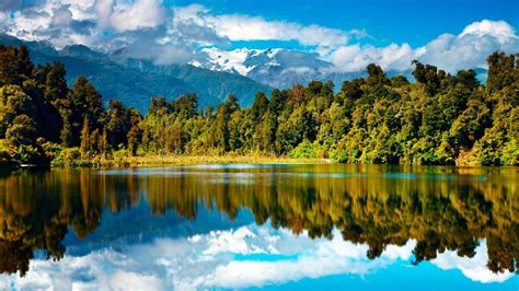 高清晰唯美蓝色大自然湖泊桌面风景壁纸下载 欧莱凯设计网