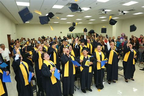 Se Gradúan De La Universidad Para Los Mayores Universidad Autónoma De
