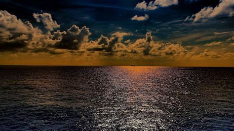 Download Wallpaper 2048x1152 Sea Sky Light Summer Beautiful