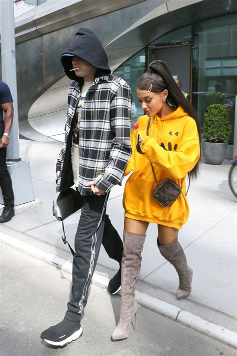 Iggy azalea (official music video). Ariana Grande : ses looks en cuissardes 2018 | Vêtements ...