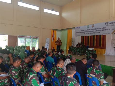 Jun 14, 2021 · merujuk situs polri.go.id, sim adalah bukti registrasi dan identifikasi yang diberikan oleh polri kepada seseorang yang telah memenuhi persyaratan administrasi, sehat jasmani dan rohani, memahami peraturan lalu lintas, dan terampil mengemudikan kendaraan bermotor. TNI - Polri di Aceh Jaya Terima Sosialisasi Program PT ...