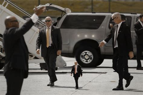 Tiny Trump Is The New Donald Trump Meme Thatll Have You In Stitches