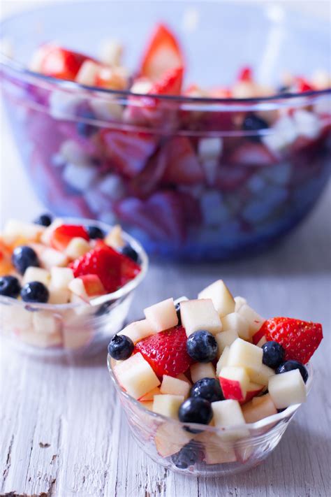 Grab the recipe down below! Easy Red White and Blue Fruit Salad Recipe