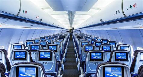 Confirmed United Airlines Will Add Seatback Screens To Older Aircraft