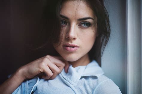 Tapety Tvář ženy Model Portrét Dlouhé Vlasy Modré Oči Bruneta