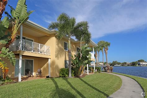 The median rent in fl is $1,454. Snell Isle Luxury Waterfront Apartment Homes Apartments ...