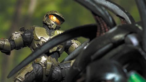 Forward unto dawn) релиз фильма состоялся в 2013 году.фильм снят по мотивам компьютерной игры. Halo 4: Forward Unto Dawn Statue Revealed - Game Informer