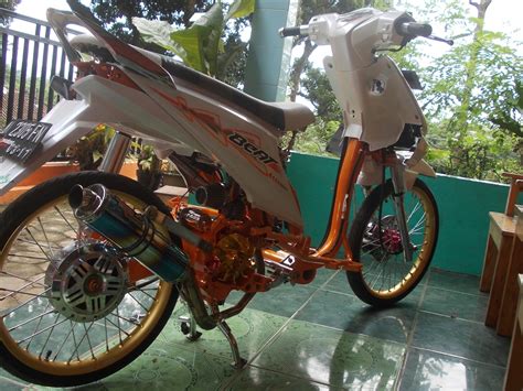 Alhasil, banyak pemilik kendaraan akhirnya memutuskan untuk mengubah tampilan kendaraan, agar. Modifikasi Motor Minimalis: modifikasi beat putih