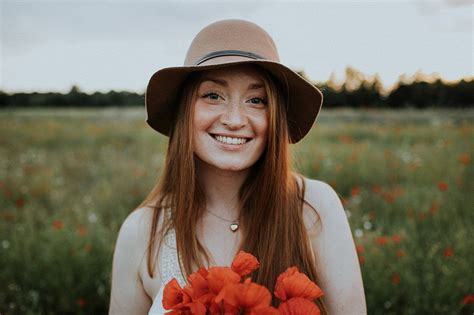 loved this dreamy portrait session in the poppy field poppy field natural light floppy hat