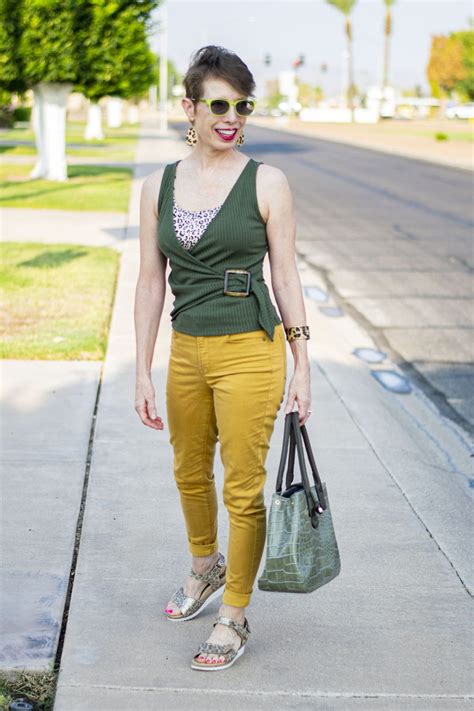 5 Colorful Ways To Wear Mustard Yellow Jeans For Fall