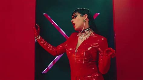 Las más descargadas del 2020. Bad Bunny Goes Full Drag and Makes Empowering Statement in ...